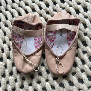 Capezio girls ballet slippers Ballet Pink, 10 Little Kid